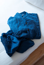 Load image into Gallery viewer, 【Limited Quantity】Indigo-dyed 2 Layered Gauze Pajamas Set [Kyo Wazarashi Mensya]
